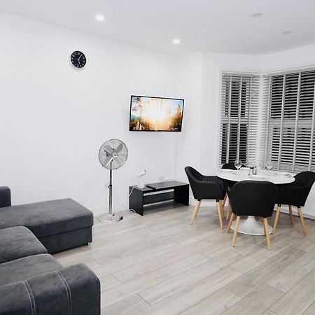 E2M Stays Lovely Apt Close To Ilford Station With Free Parking Extérieur photo