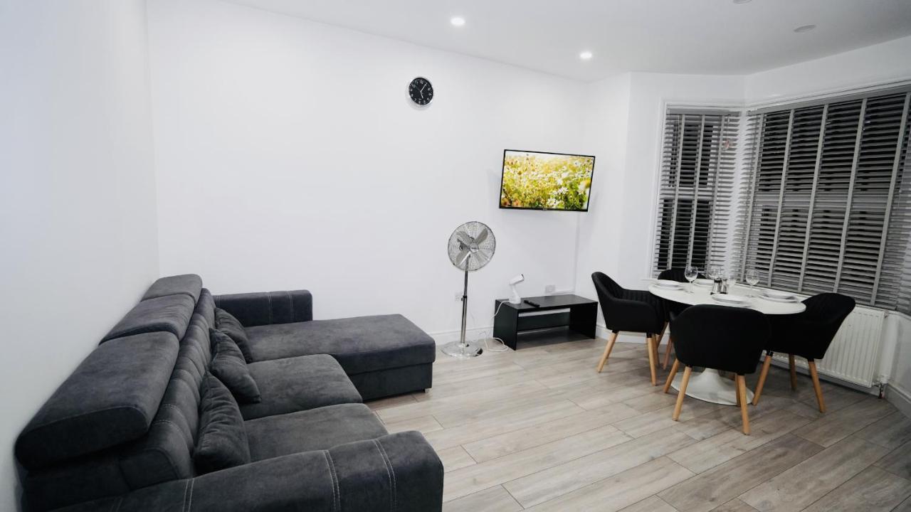 E2M Stays Lovely Apt Close To Ilford Station With Free Parking Extérieur photo